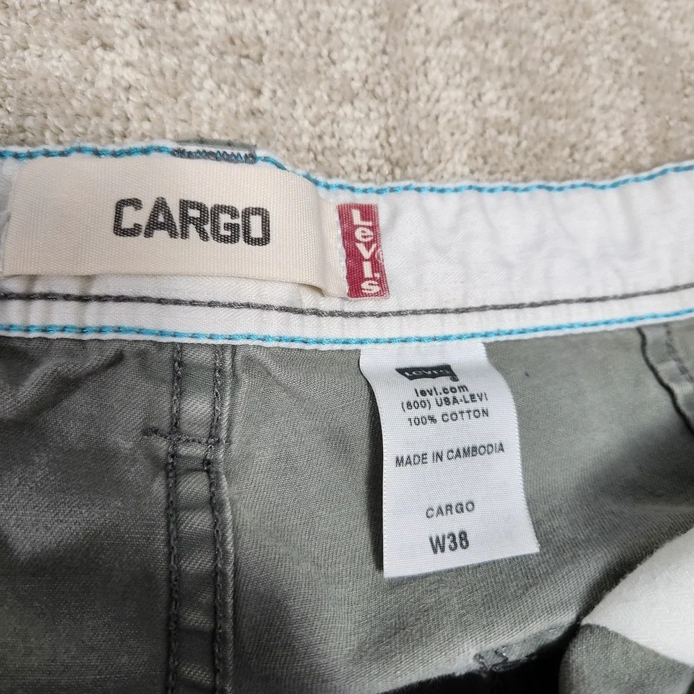 Vintage Levis Cargo Shorts Men 36 *READ Y2K Baggy Wide Leg Utility Paratrooper